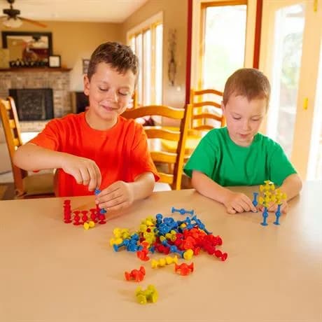 Конструктор из присосок Fat Brain Toys Mini Squigz 75дет F107ML фото 6 Конструктор из присосок Fat Brain Toys Mini Squigz 75дет F107ML фото 6