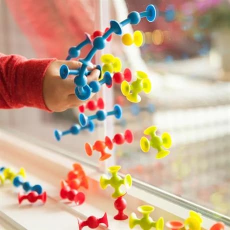 Конструктор из присосок Fat Brain Toys Mini Squigz 75дет F107ML фото 8 Конструктор из присосок Fat Brain Toys Mini Squigz 75дет F107ML фото 8