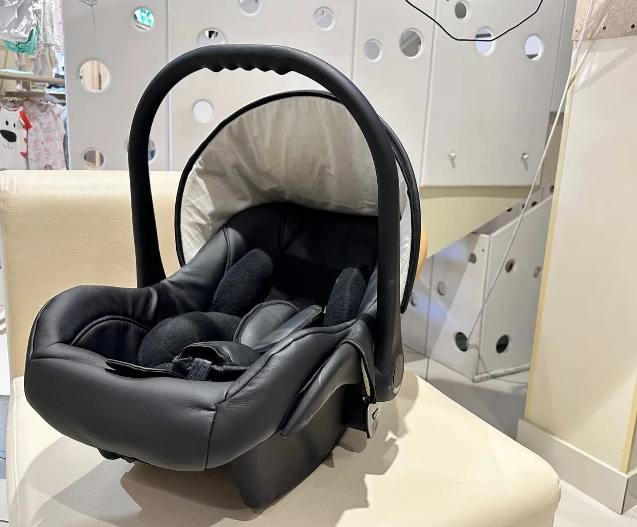 Автокрісло Baby Pram Caramel Black BP-CB фото 3 Автокрісло Baby Pram Caramel Black BP-CB фото 3