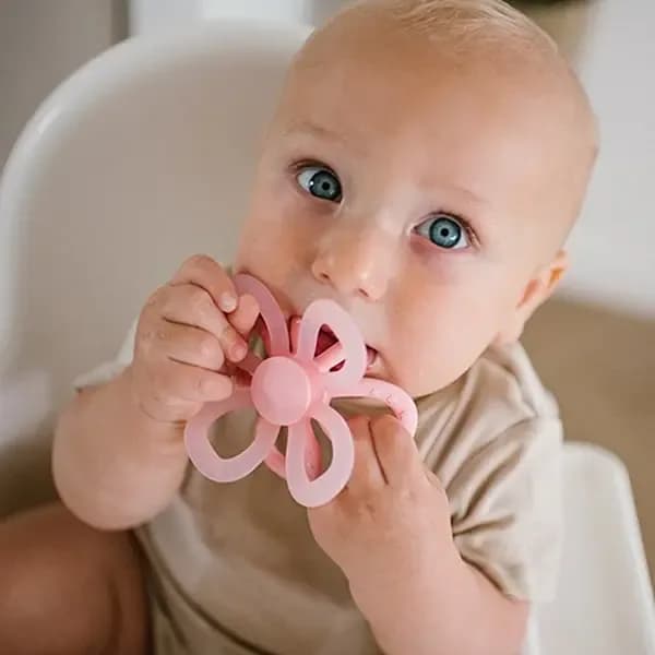 Прорезыватель силиконовый BabyOno Цветочек 1596/01 фото 3 Прорезыватель силиконовый BabyOno Цветочек 1596/01 фото 3