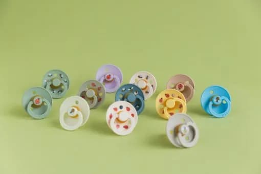 Пустушка латексна BIBS Pacifier Studio Colour 6-18м 20024216 фото 4 Пустушка латексна BIBS Pacifier Studio Colour 6-18м 20024216 фото 4