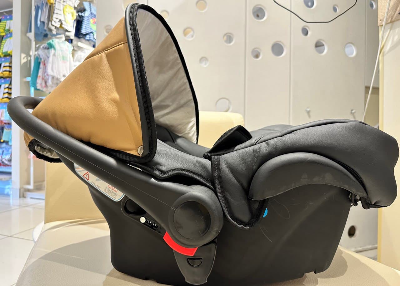 Автокрісло Baby Pram Caramel Black BP-CB Автокрісло Baby Pram Caramel Black BP-CB