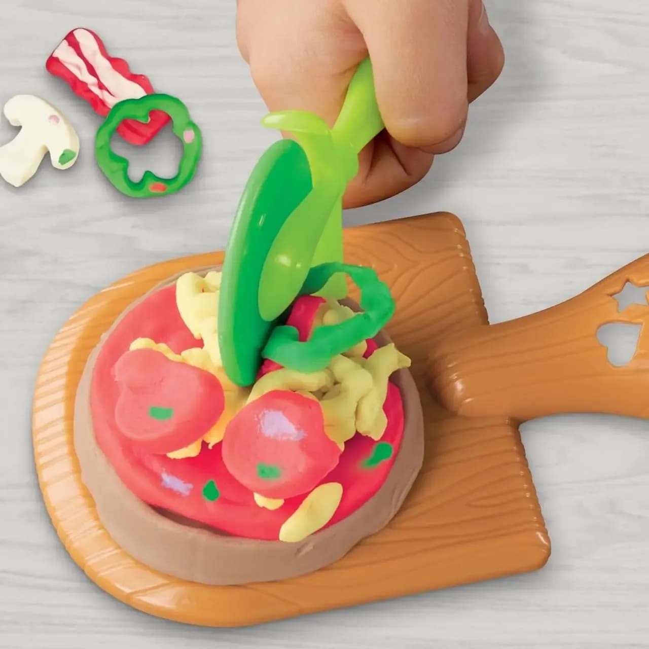 Набір для ліплення Play-Doh Печемо піцу F4373 фото 6 Набір для ліплення Play-Doh Печемо піцу F4373 фото 6