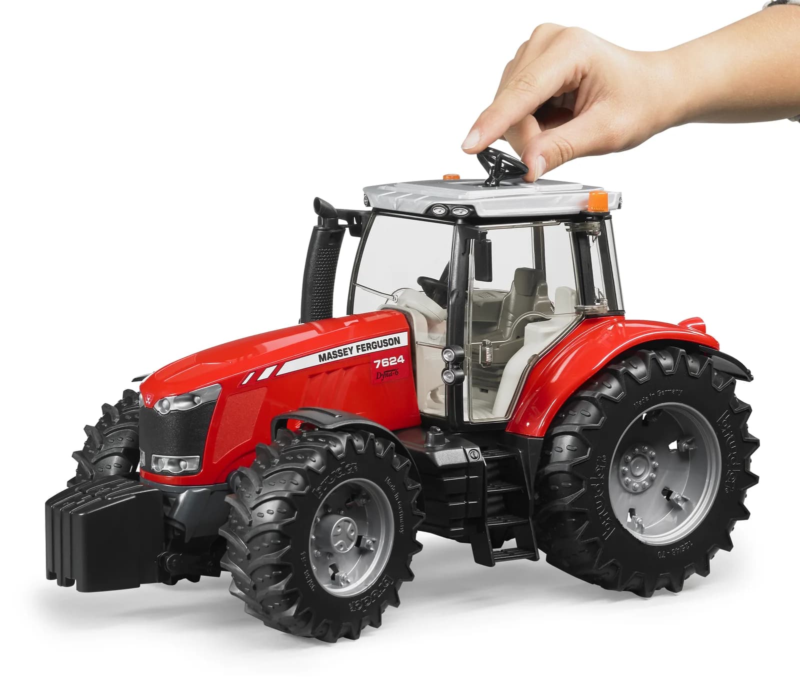 Трактор Massey Ferguson 7624 1:16 Bruder 03046 фото 4 Трактор Massey Ferguson 7624 1:16 Bruder 03046 фото 4