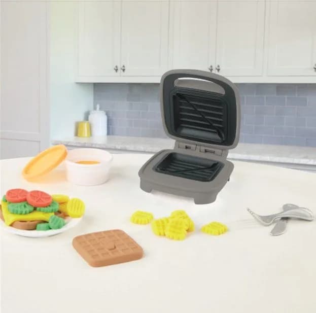 Набор для лепки Play-Doh Сырный сендвич E7623 фото 3 Набор для лепки Play-Doh Сырный сендвич E7623 фото 3