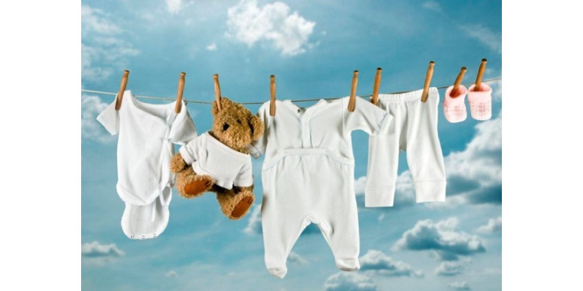 Як правильно прати одяг для новонароджених?